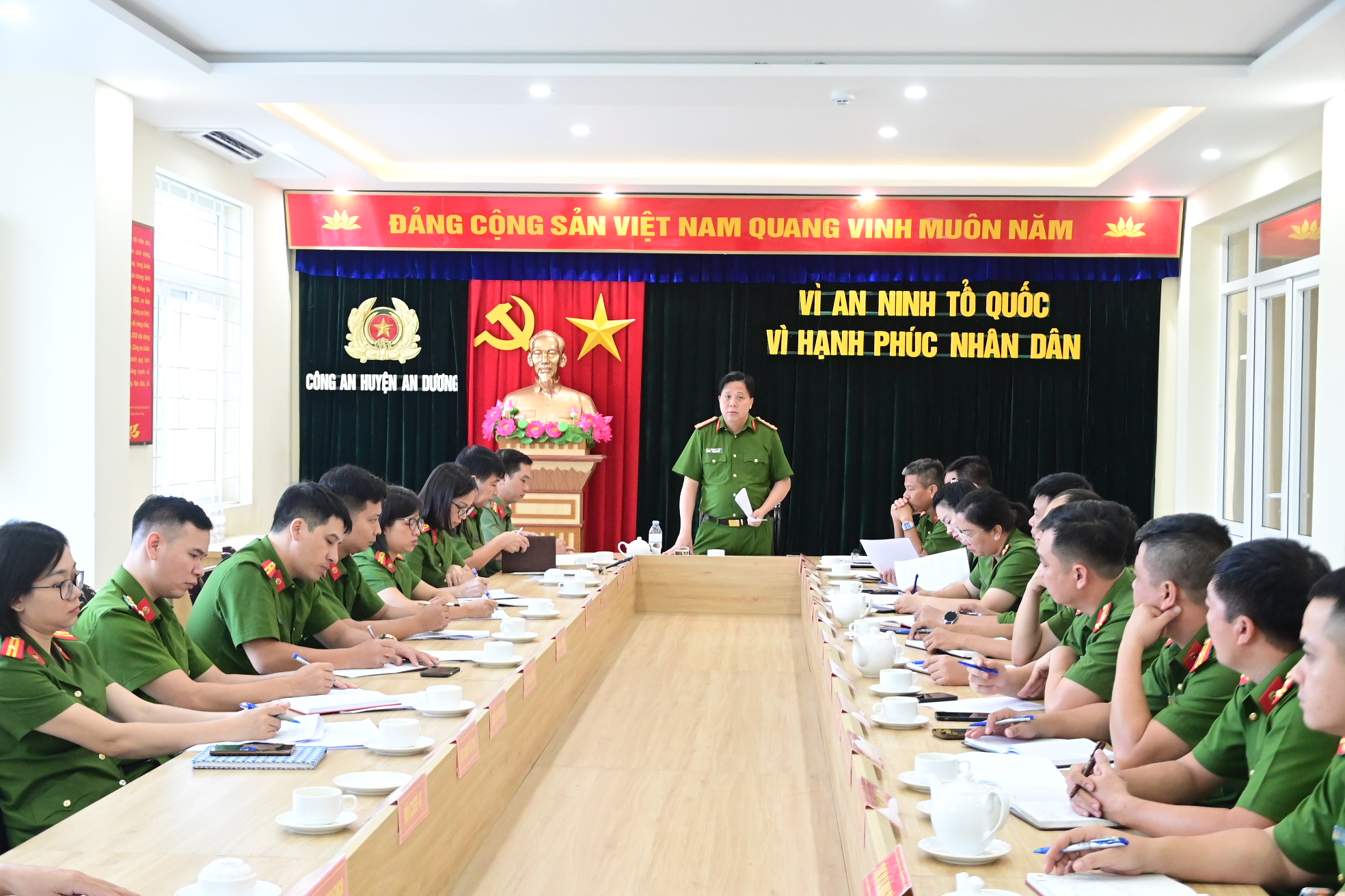 Đại tá Bùi Trung Thành - Phó Giám đốc CATP, kiểm tra, phúc tra Cảnh sát khu vực Công an huyện An Dương